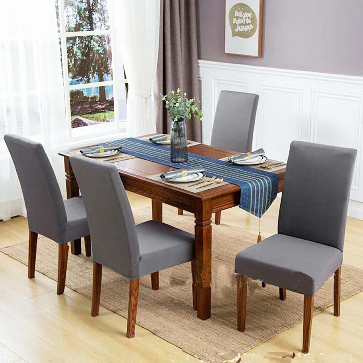 Juodas kėdės užvalkalas