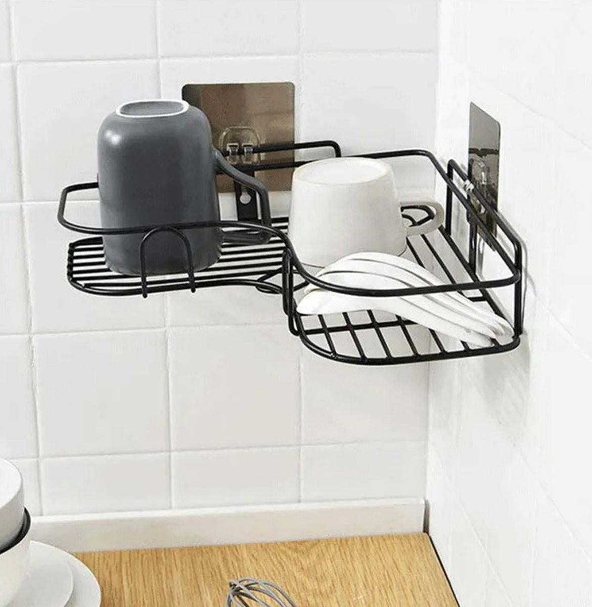 Kampinė vonios lentyna