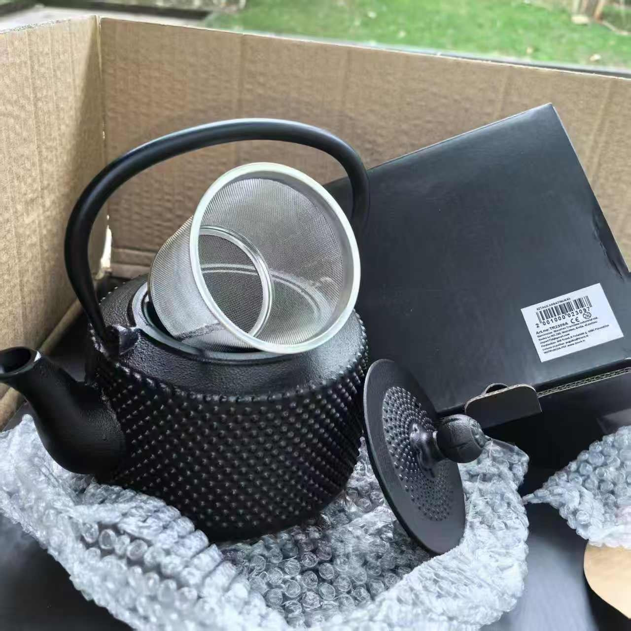 Ketaus arbatinukas su metaliniu sieteliu TR2309A
