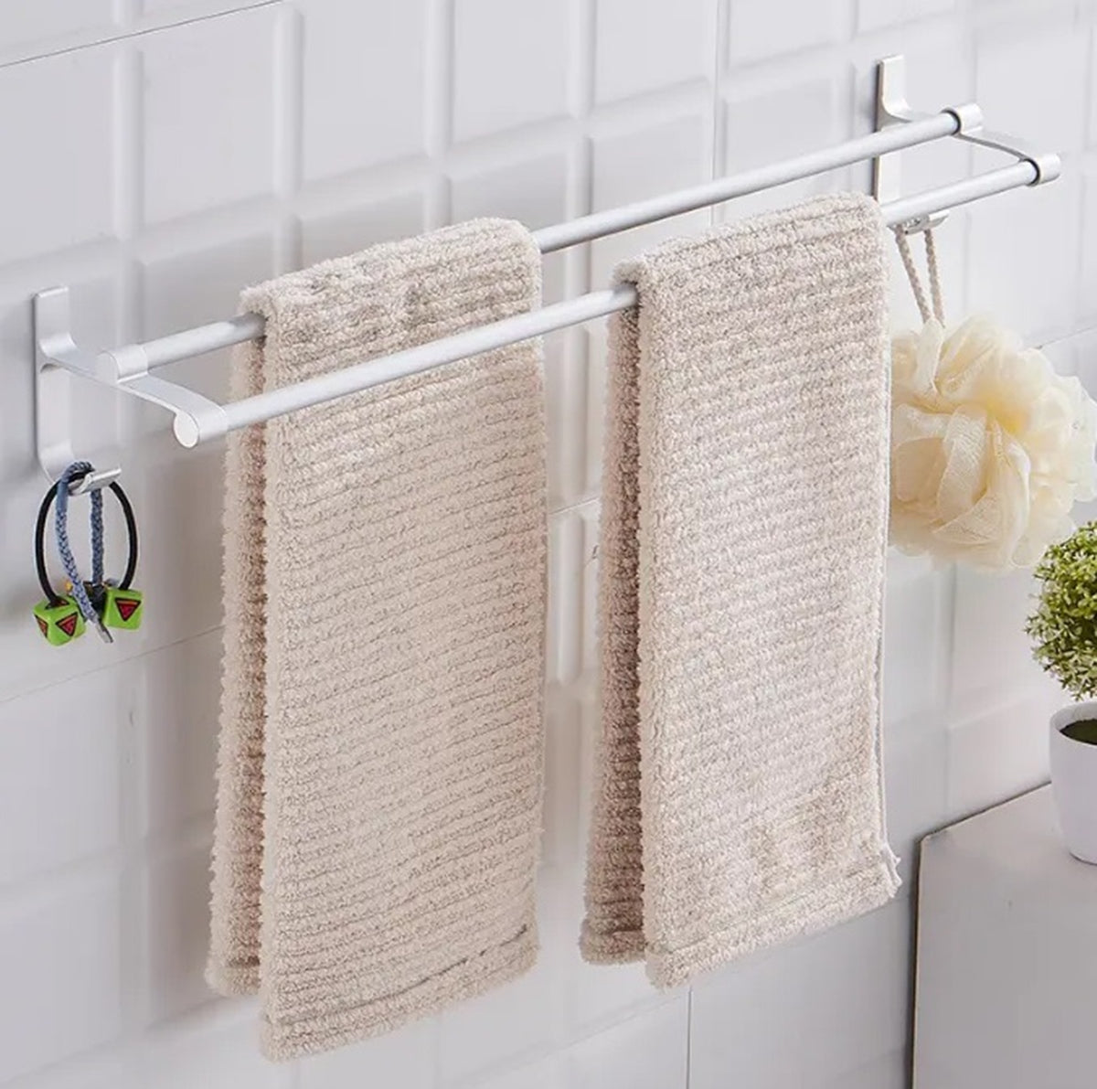 Metalinė vonios kabykla SIDABRINĖ