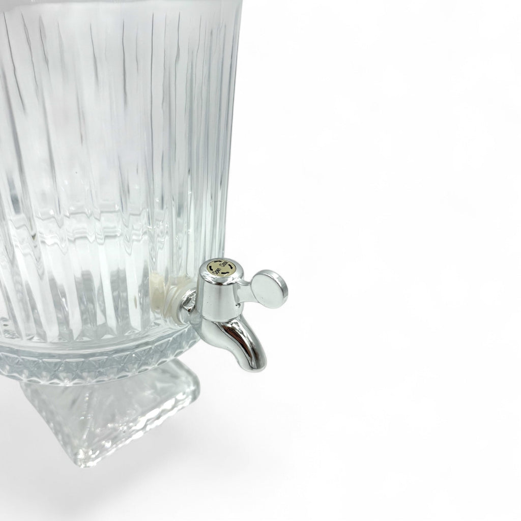 Stiklinė gėrimų talpa su kraneliu