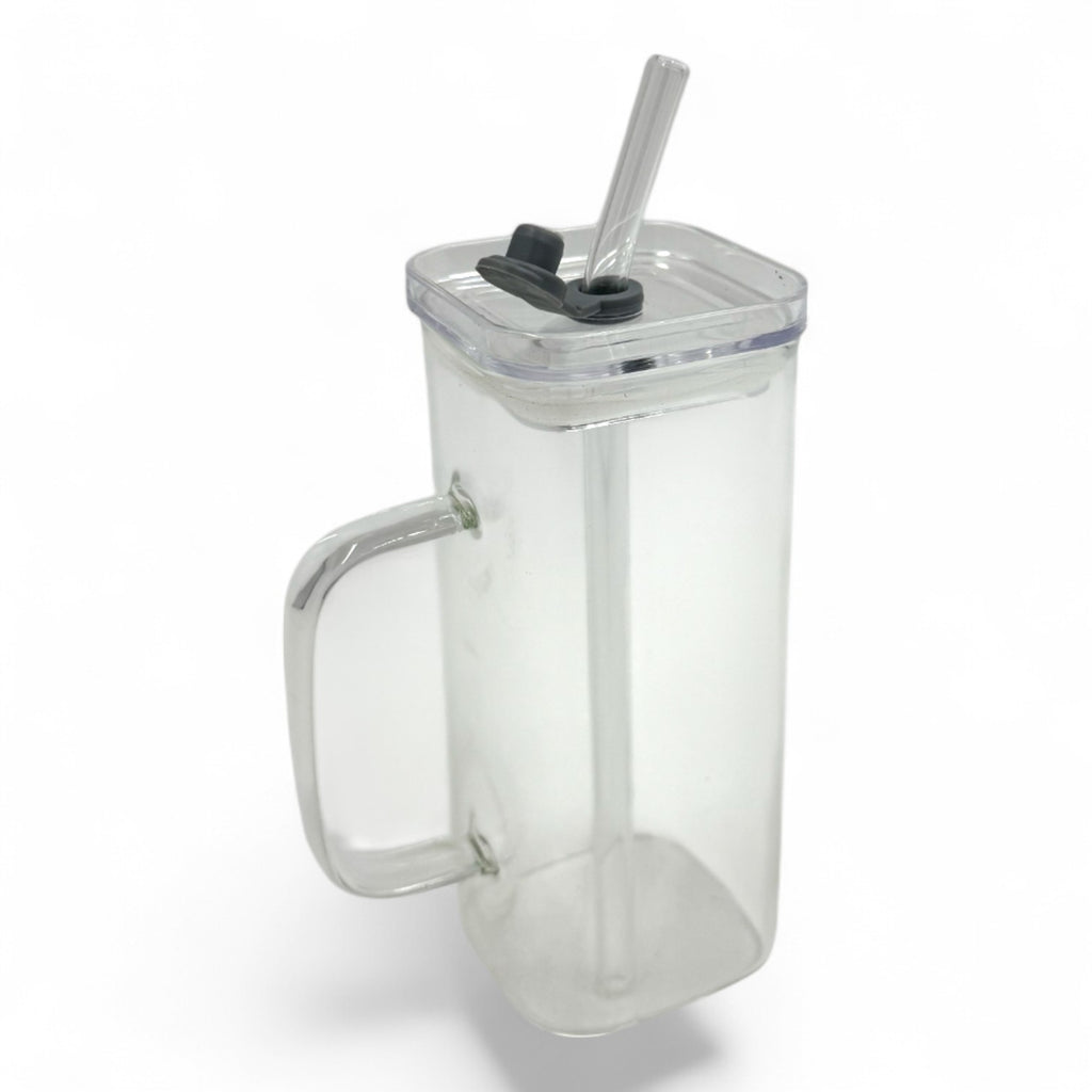 Stiklinis puodelis su šiaudeliu