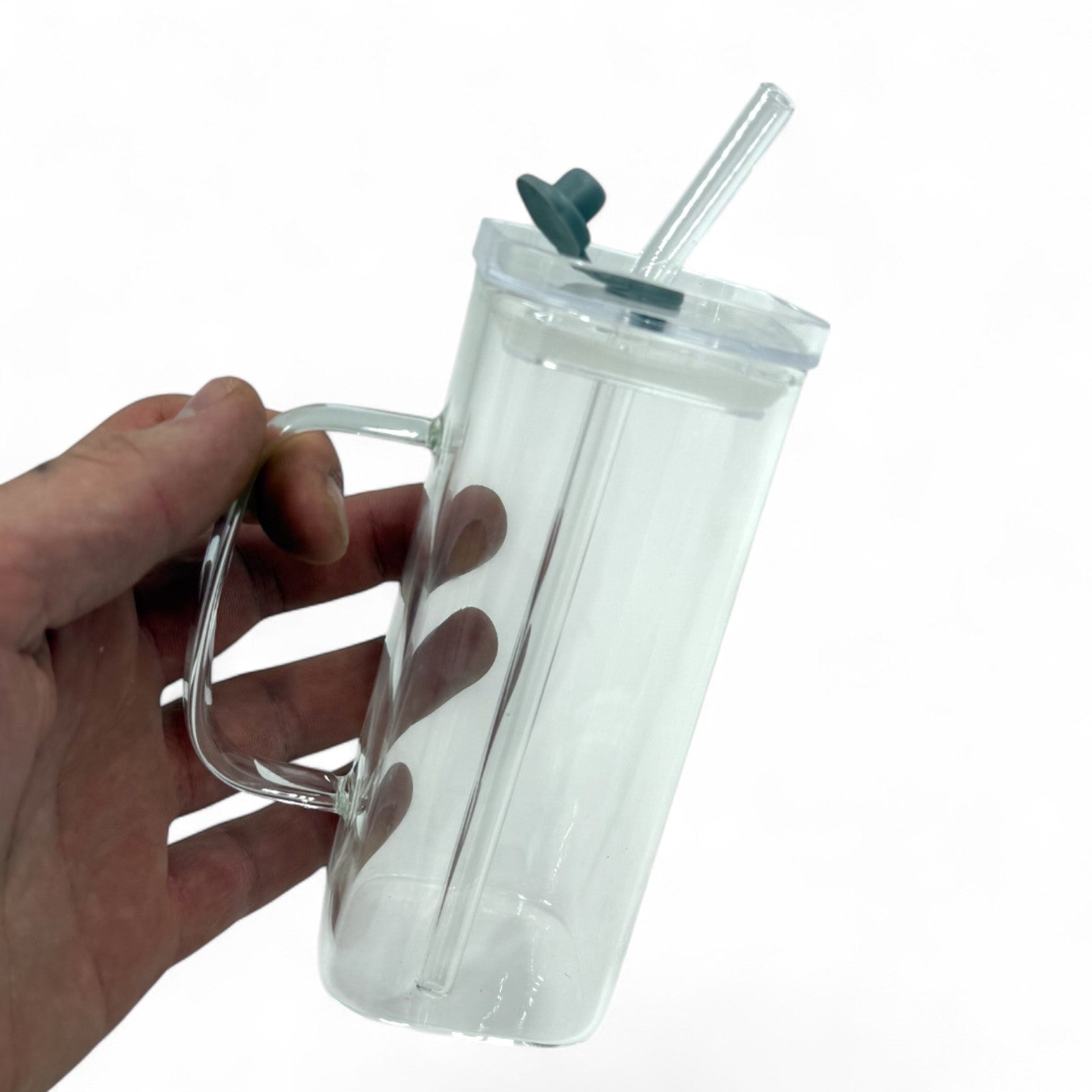 Stiklinis puodelis su šiaudeliu