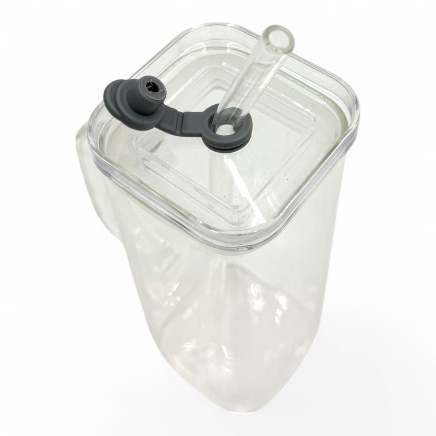 Stiklinis puodelis su šiaudeliu