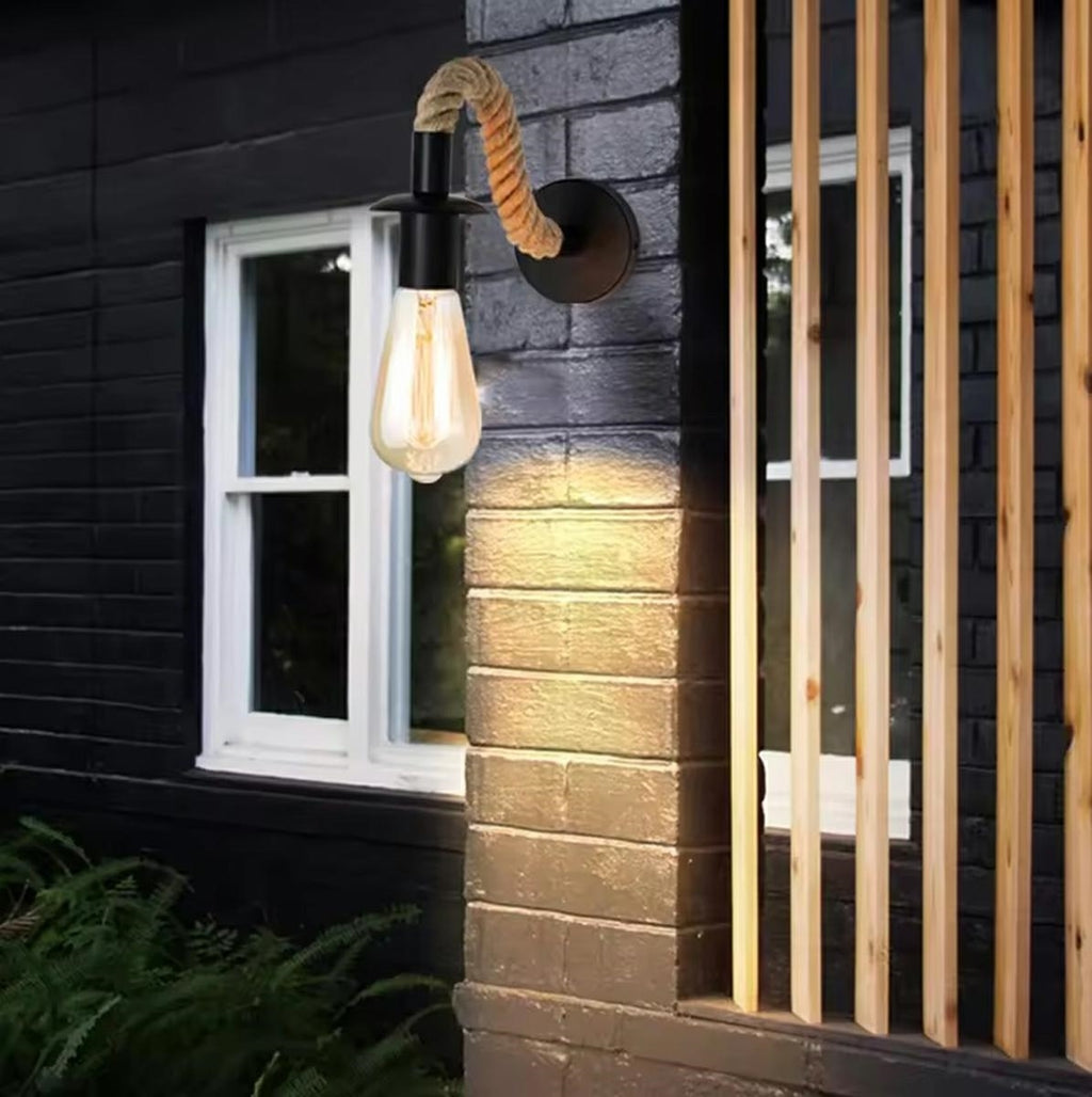 Stilingas sieninis šviestuvas virvės formos