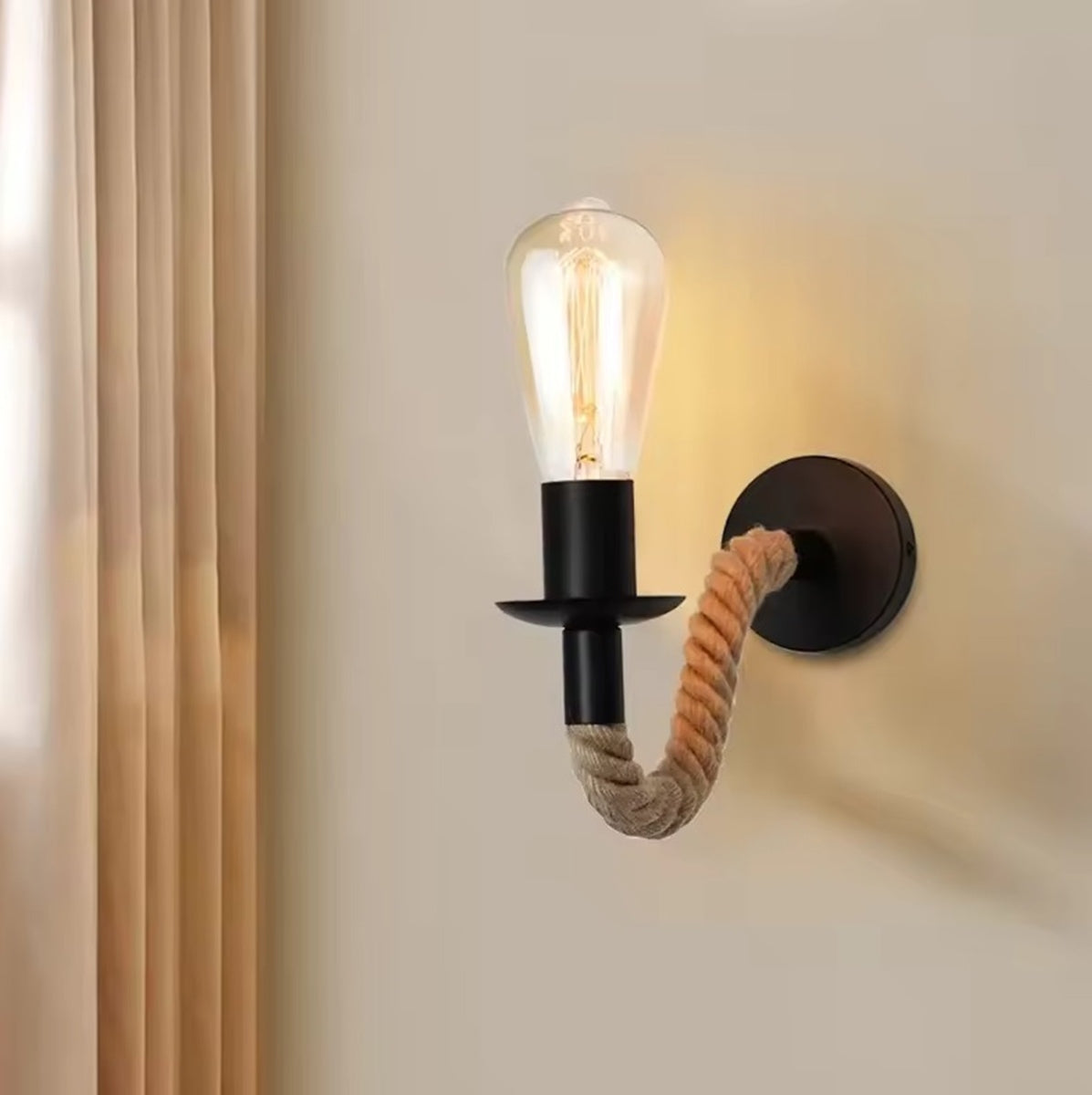 Stilingas sieninis šviestuvas virvės formos